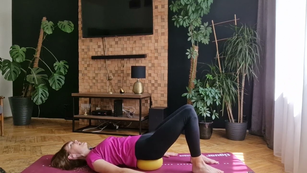 Trening 1. Krótki trening pilates na mocny brzuch, pośladki i nogi.