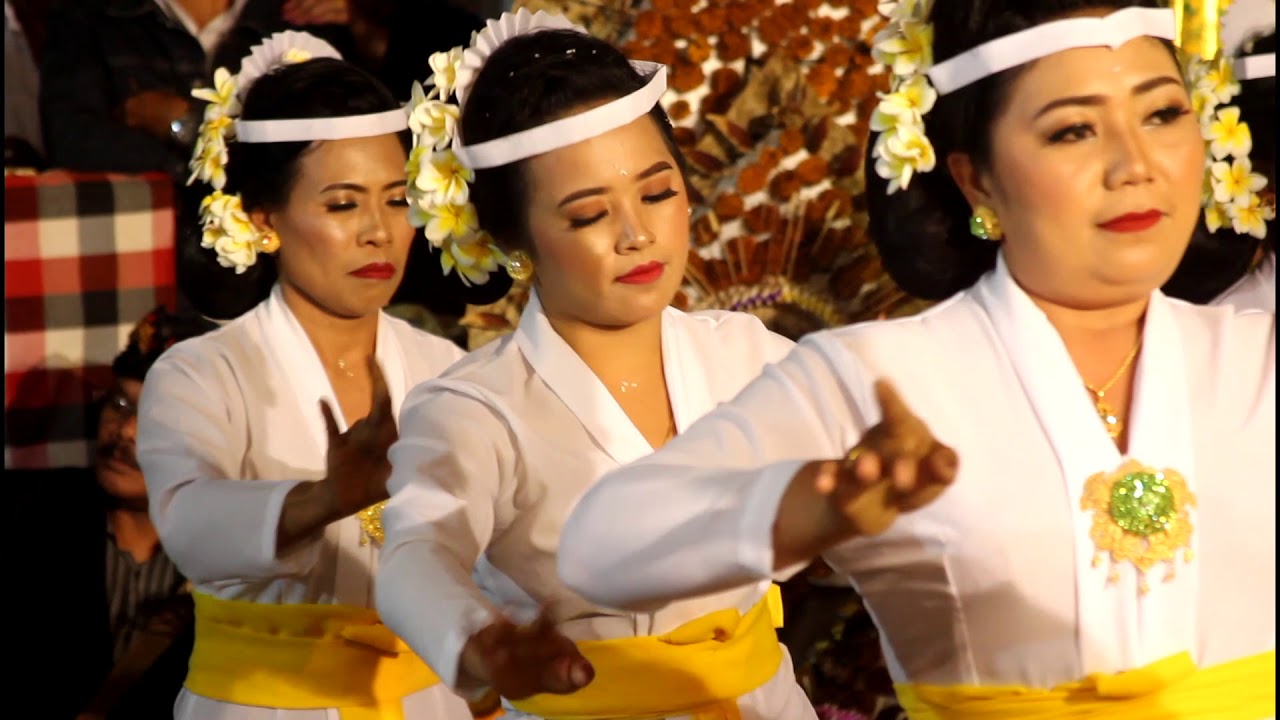 Rejang renteng Gamelan angklung Br Mertsari Bag 1 Desa Pujungan