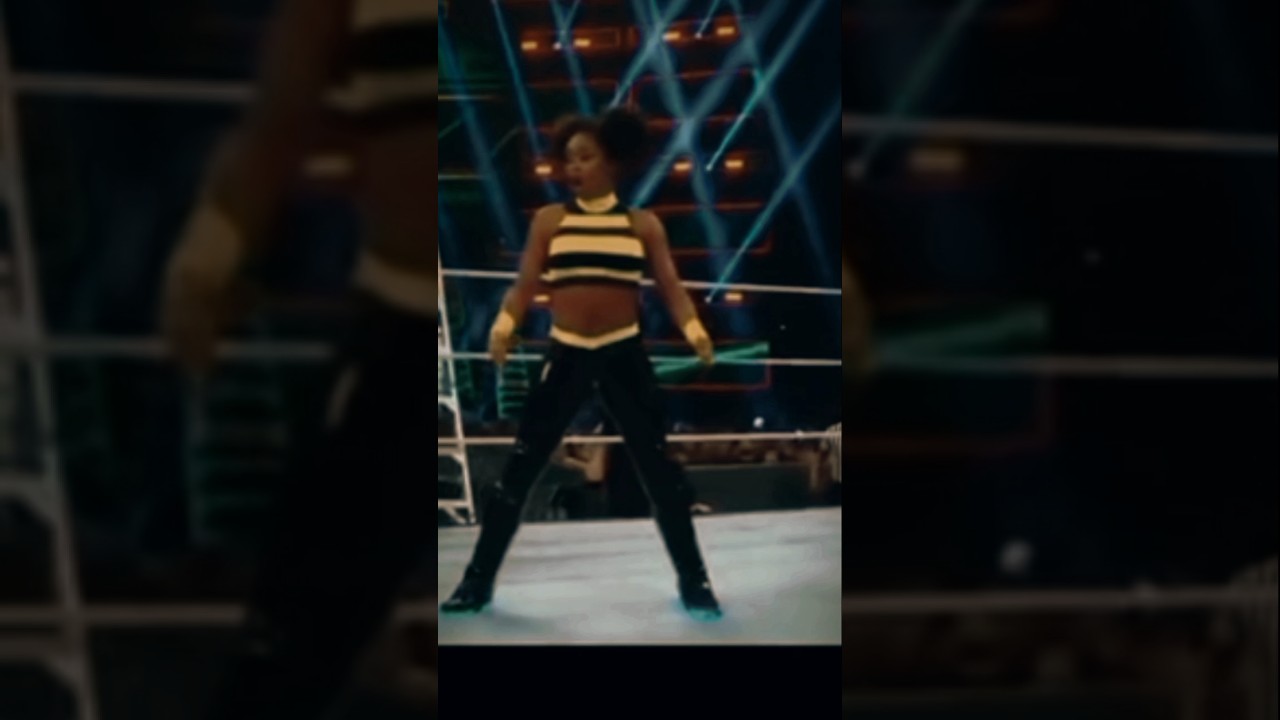 WWE Naomi Split 
