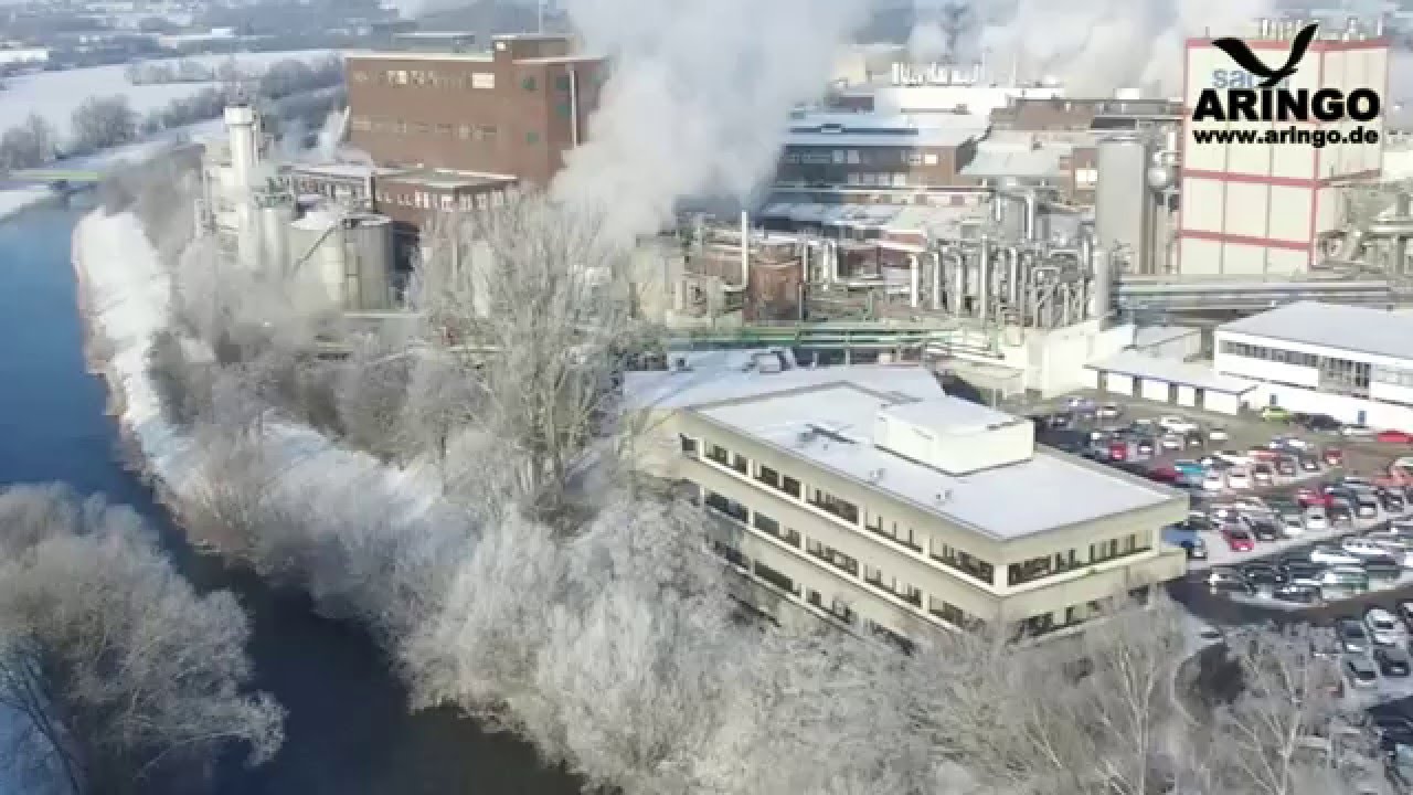 Winterflug über den Wasserfall der Leinebrücke in Alfeld (Leine)