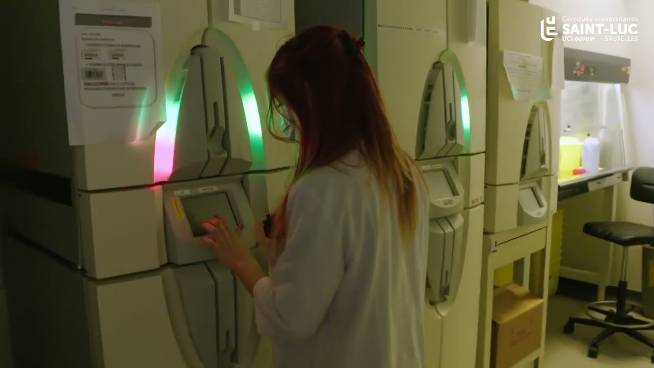 Le laboratoire de microbiologie