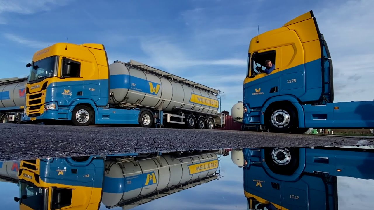 Laat je vrachtwagen wrappen, beletteren of bestickeren
