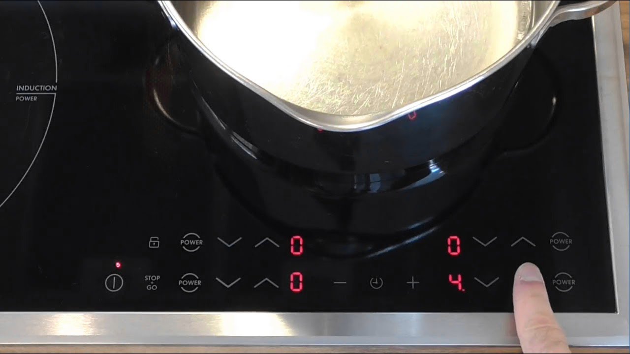 Recensione comandi con frecce AEG-Electrolux, su piano cottura a induzione