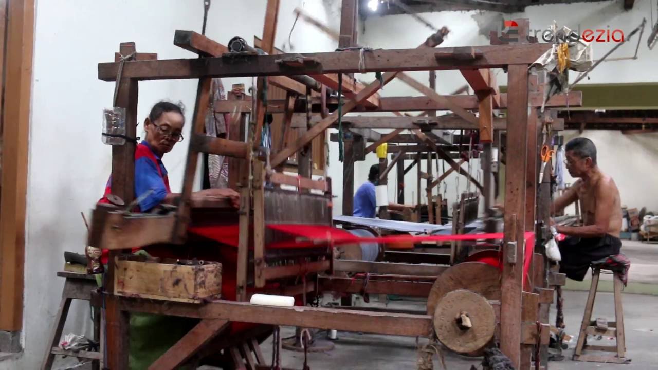 TENUN LURIK KURNIA YOGYAKARTA | kekeh dengan Alat Tenun Bukan Mesin (ATBM)