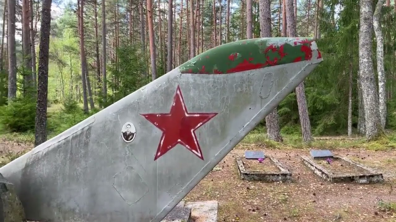 Эмари - необычное кладбище советских военных лётчиков