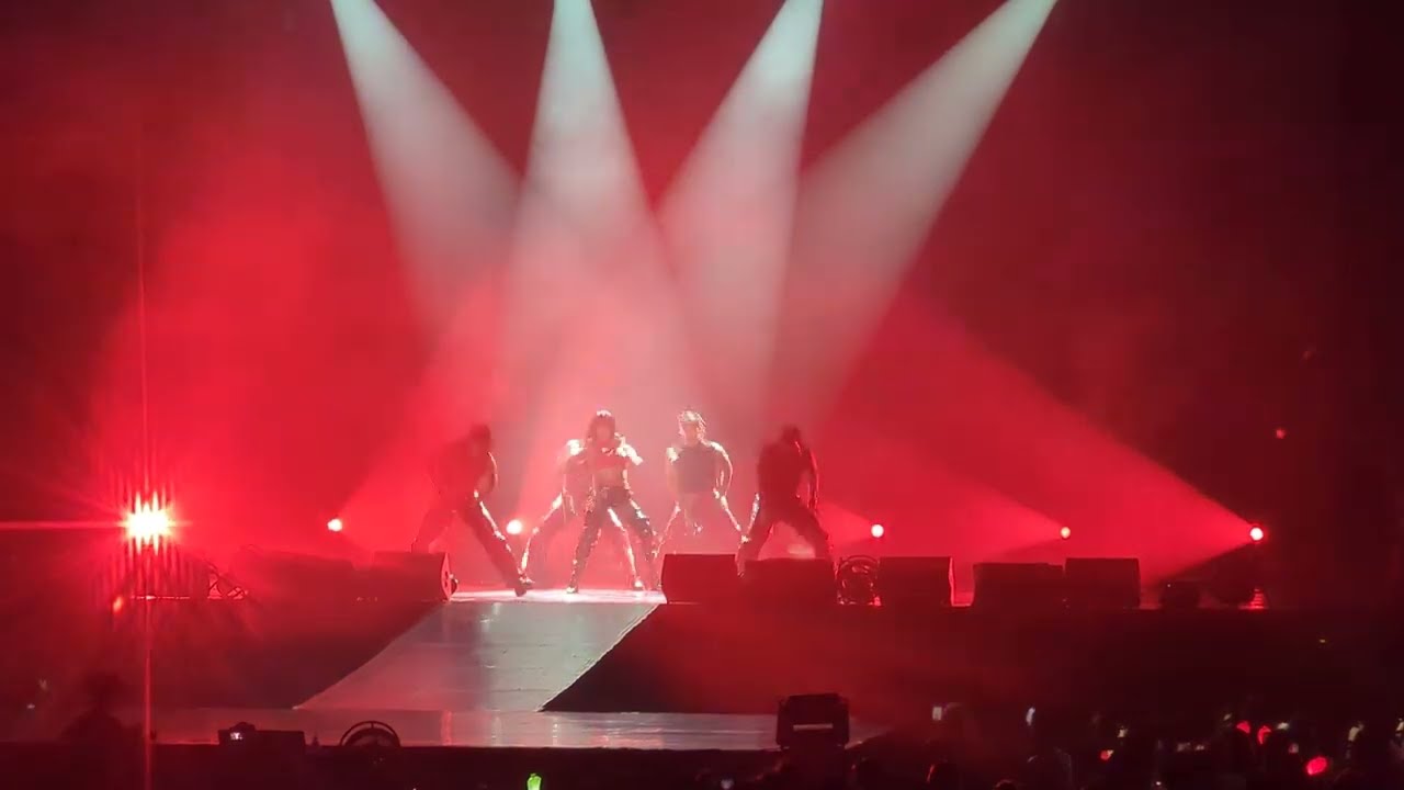 Cover Medley (Diva, Alibi, Toxic, Level Up) - Hwasa Live Tour [Twits] in Bangkok 2025