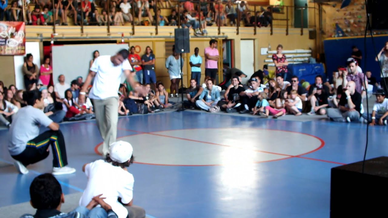 Battle Unbelievable Briançon 2012 - Celso Boog vs Smoothy H(1/4 final Poppin)
