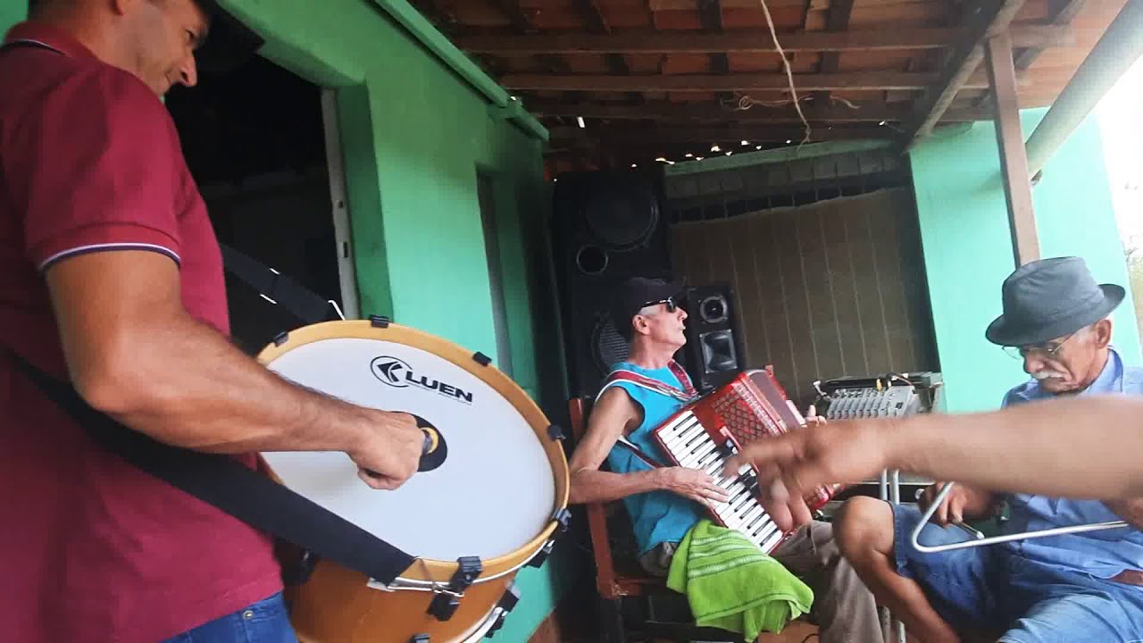 forro pé de serra com vitor sanfoneiro