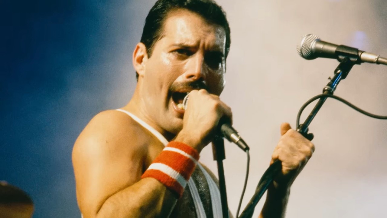 Freddie Mercury: From Shy Teen to Queen&rsquo;s Superstar