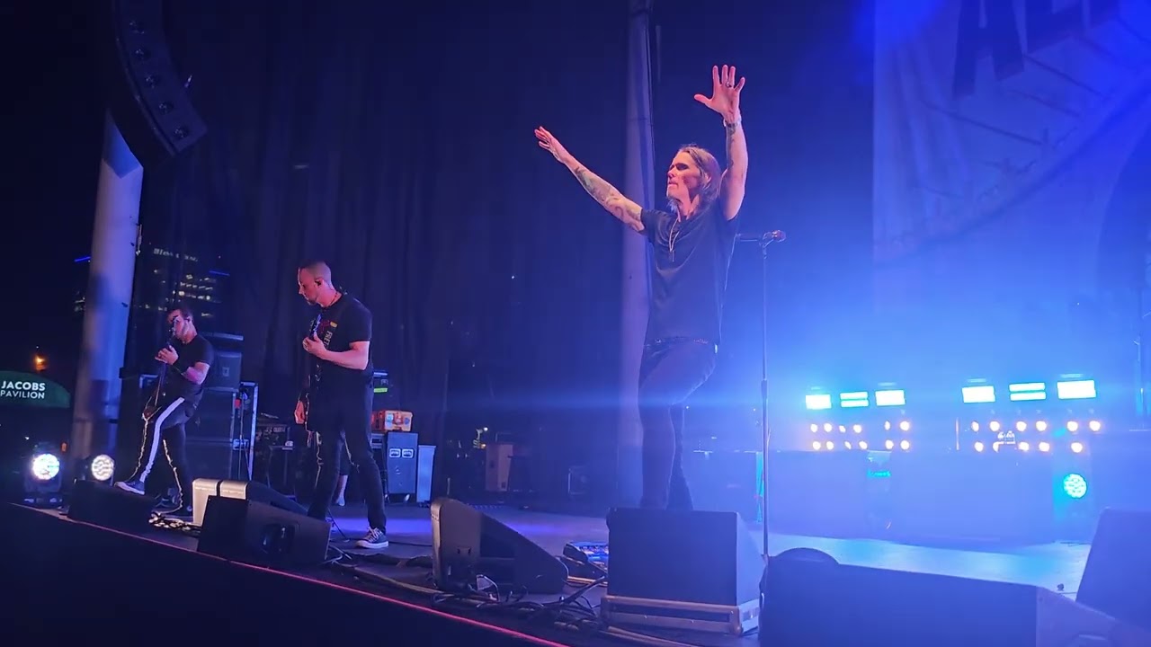 Alter Bridge Metalingus live Jacobs Pavilion Cleveland Ohio