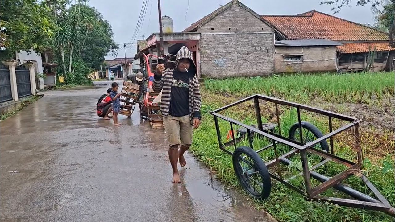 HIDUP DI DESA,MAKAN MIE AYAM SETELAH CAPEK RASANYA MANTAP 