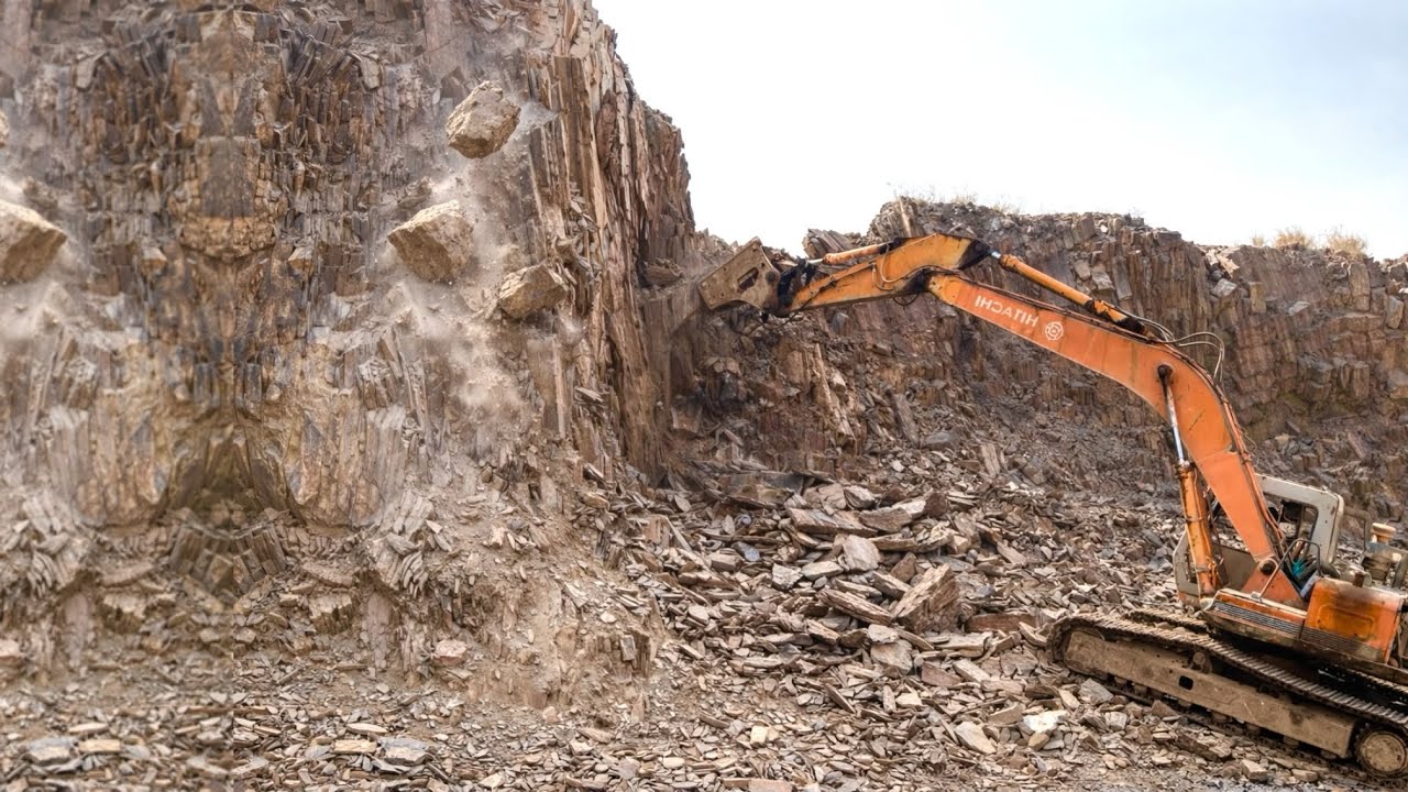 Amazing Excavator Performance | Breaking Huge Rocks with Heavy Machinery Muntains site #excavator 