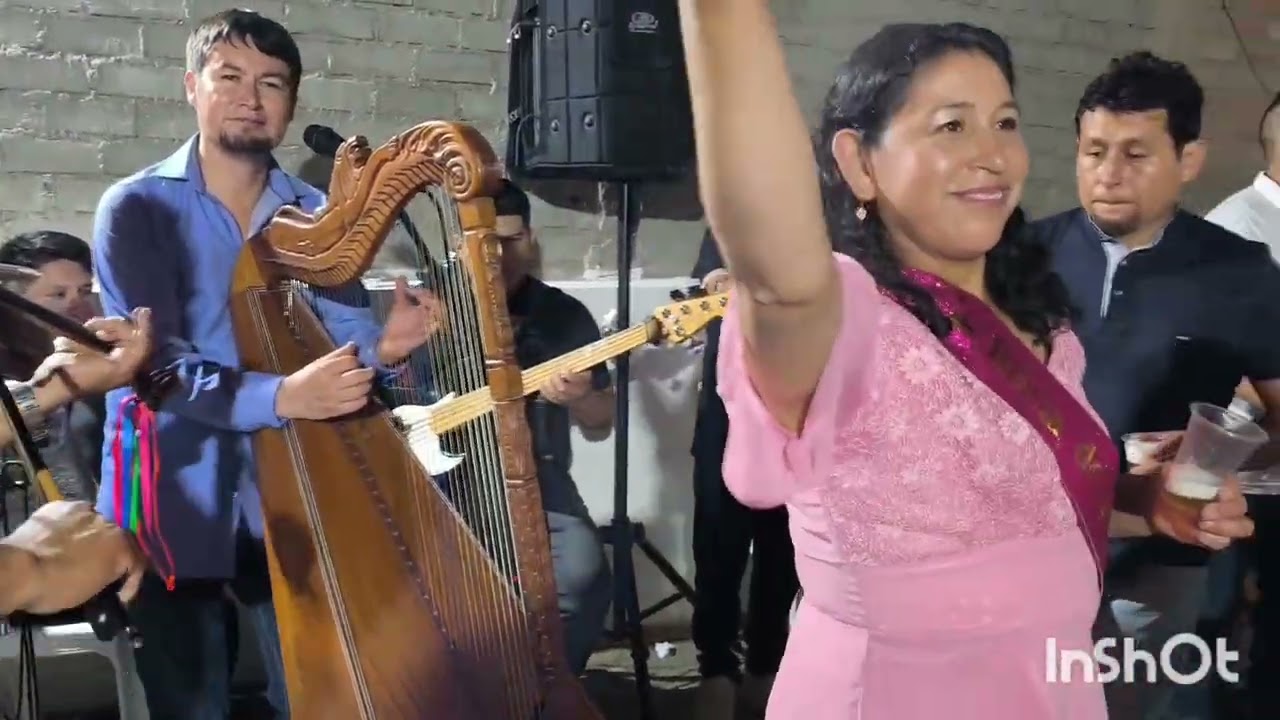 Eleodoro Espinoza violín y Rusmel Espinoza arpa Voz Tema mañana cuando menoy