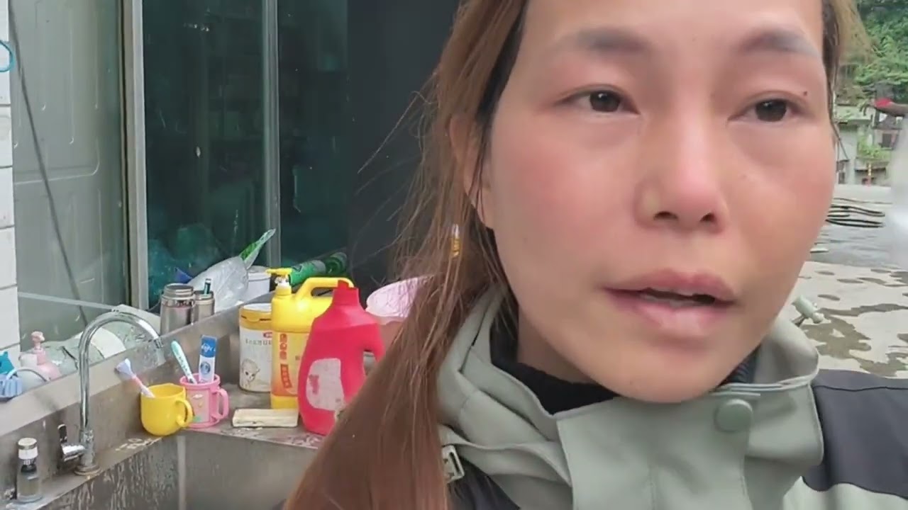 出发15天行走300多公里；终于到达遵义地界 感谢姐给车子提供充电 #充电 #床车旅行 #穷游 #床车自驾 #露营地 #户外旅行 #乡镇生活 #一人一车自驾游