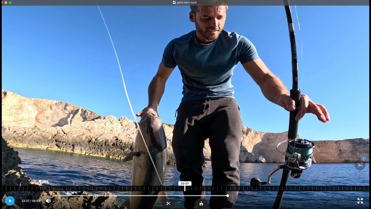 Gofa, peshku me i fuqishem ne detin tone!  REKORD personal. Big amberjack off the rocks in Greece.