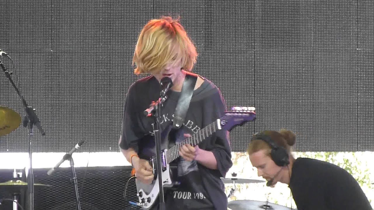 DIIV 'Doused' Live at Coachella 2013