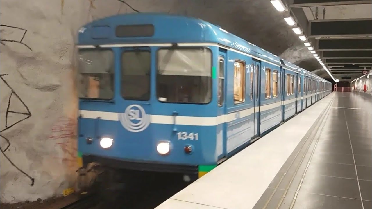 C14 Tunnelbana med 6 vagnar på 🔵 Blå linjen.