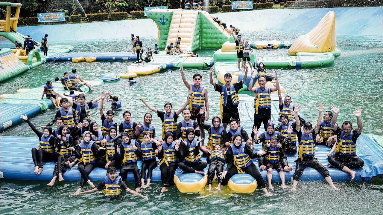 Keluarga Betawi Main Air di Bogor Aquagame