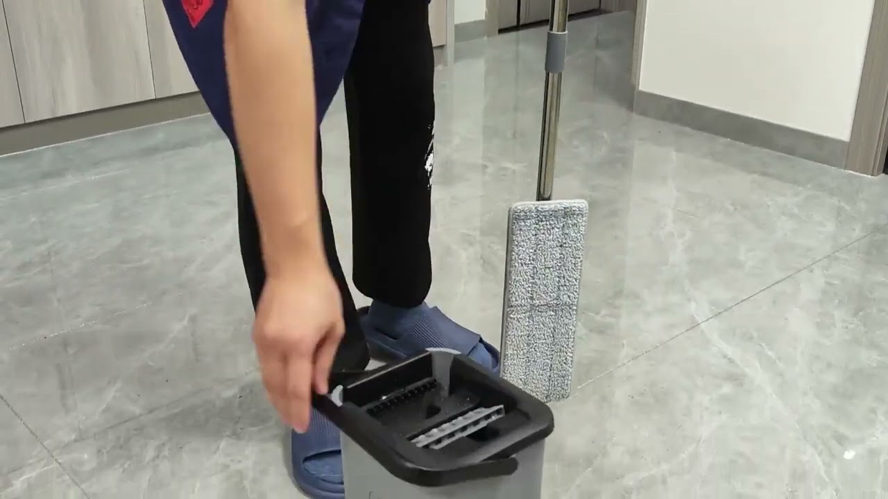 360&deg; Flat Squeeze Microfiber Mop & Bucket Set