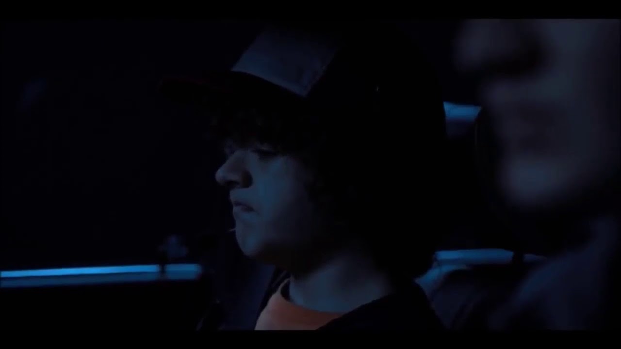 Dustin gets help from Steve to fight dart | Stranger things 2