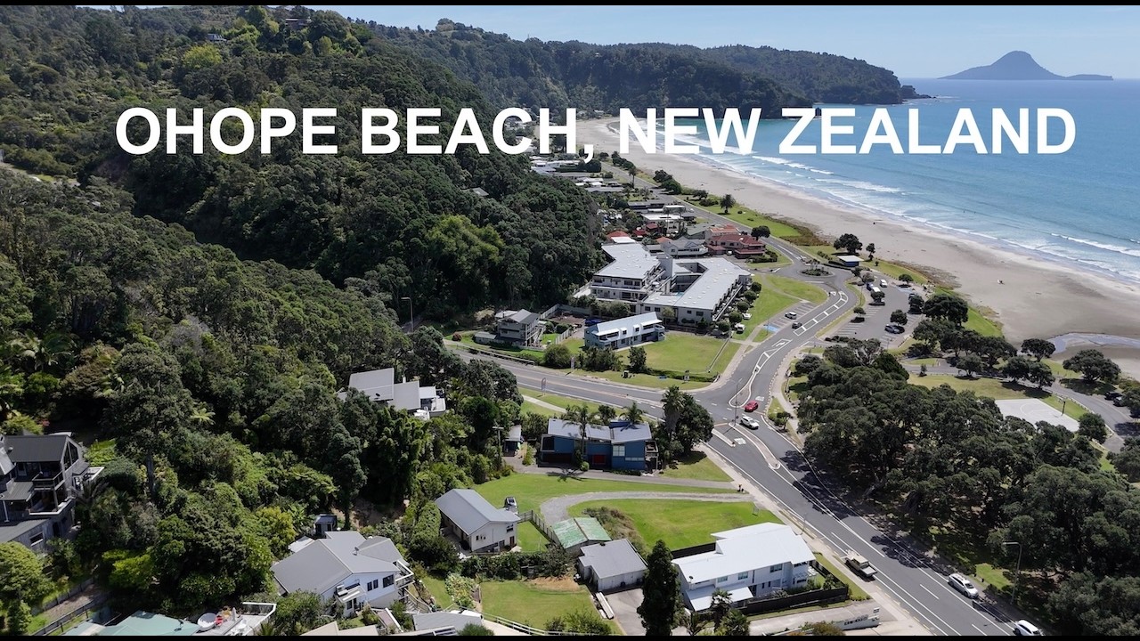 OHOPE BEACH, NEW ZEALAND
