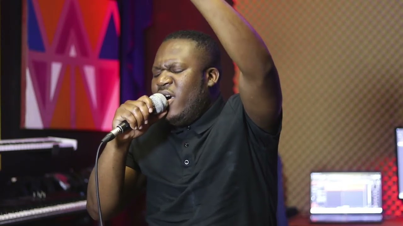 A moment of worship with Minister Tawanda 