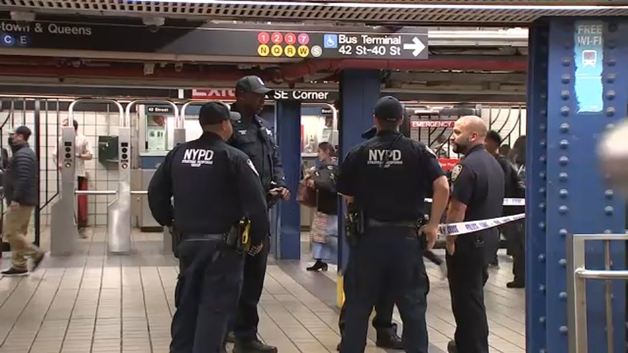 Man stabbed in the back at Midtown subway station