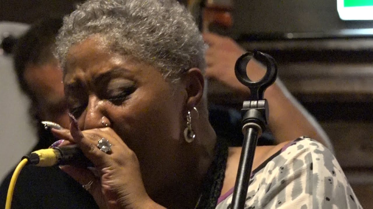 Tricia Boutté (USA) sings 