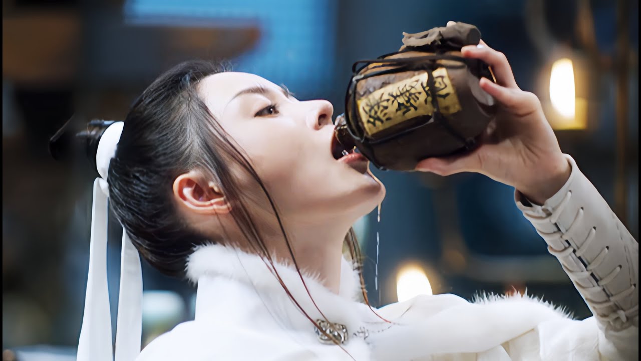 The most beautiful woman with the best martial arts skills actually gave her sword to the prince!
