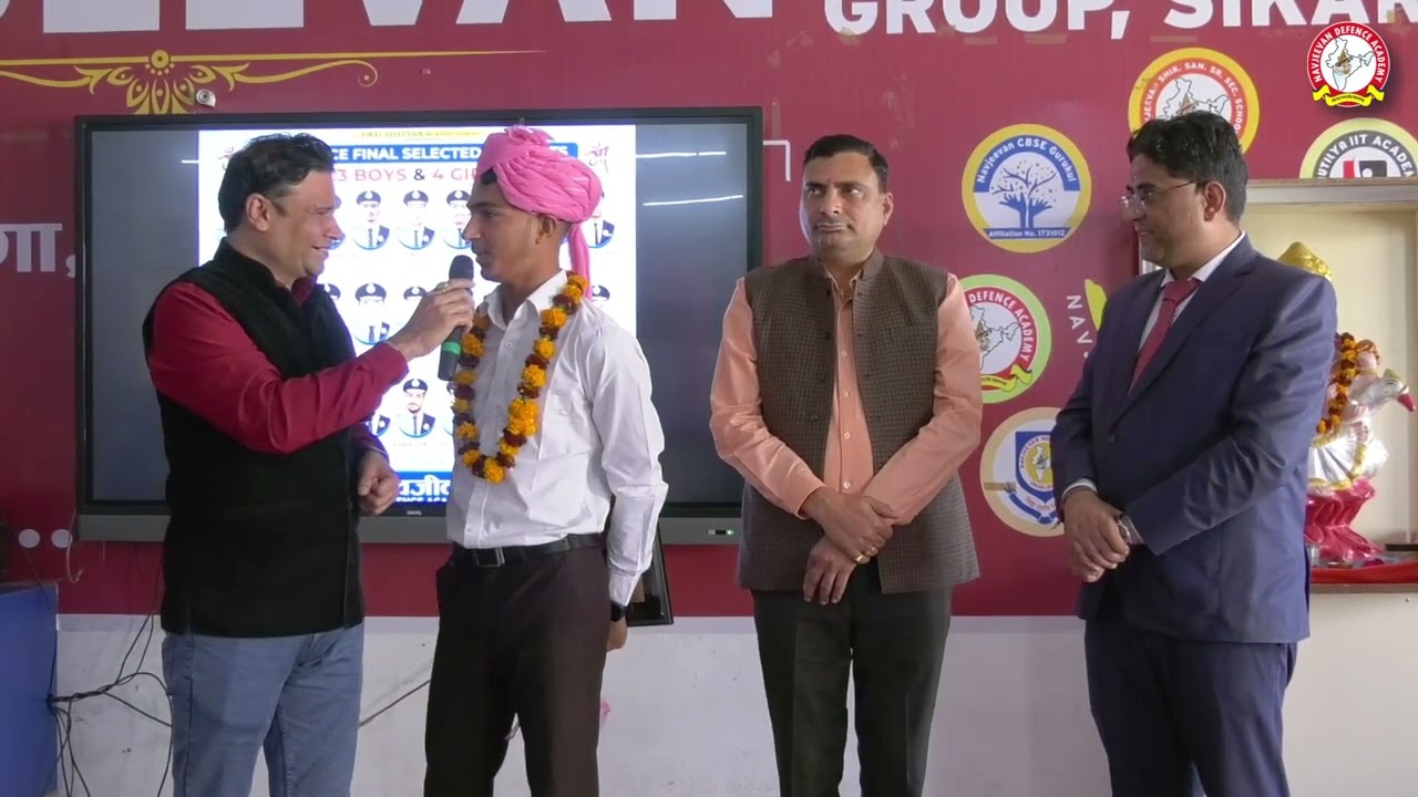 नवजीवन डिफेंस एकेडमी में एयरफोर्स 2023 में चयनित छात्र छात्राओं के माता पिता का सम्मान |