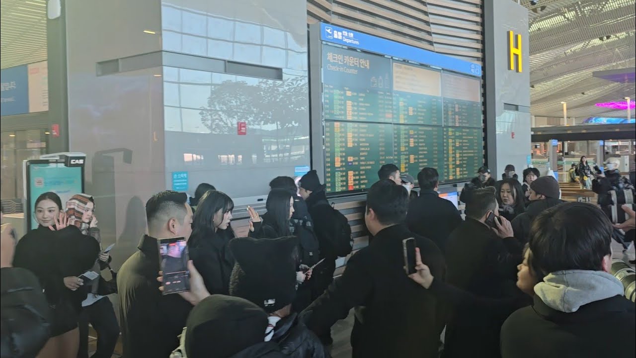 Meovv Airport Departure Wide Angle 251204