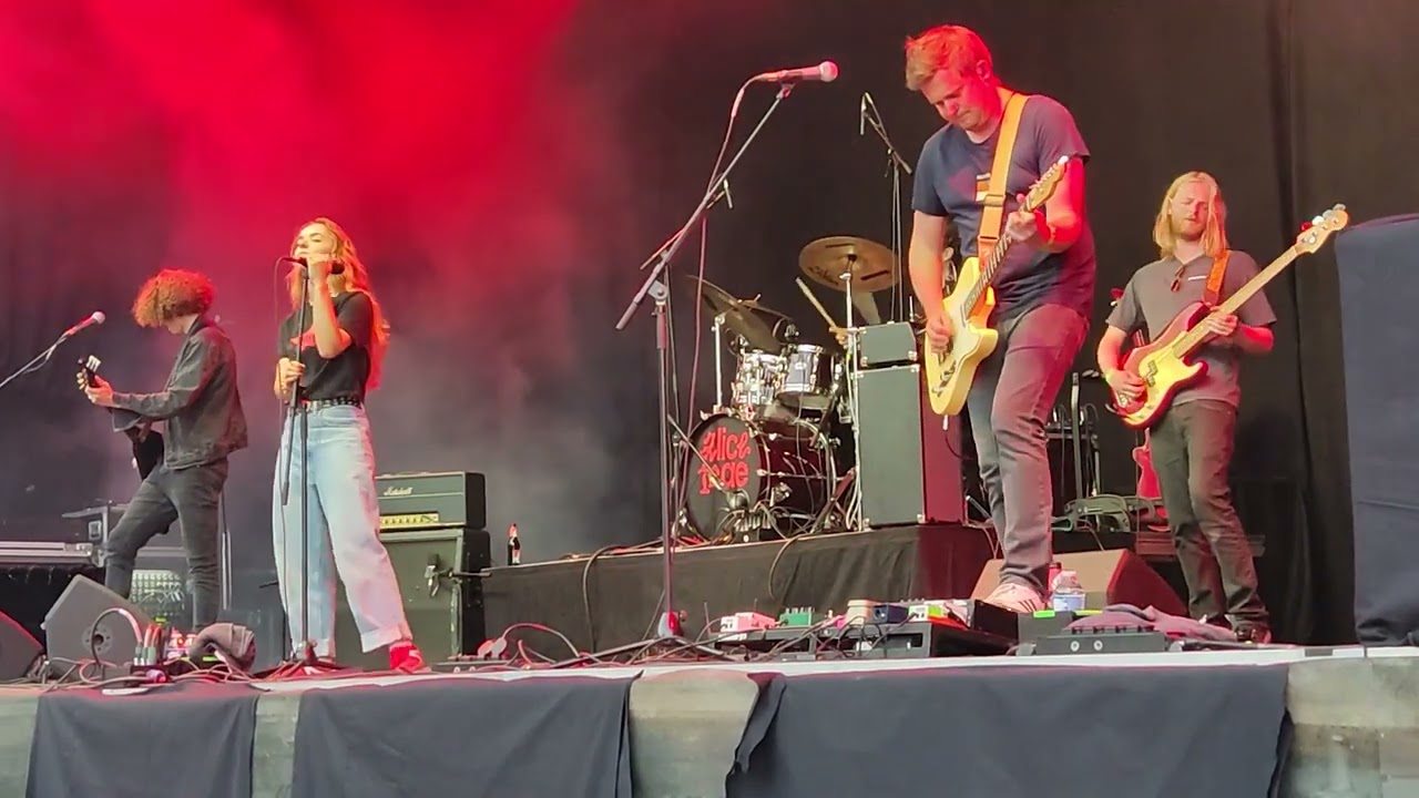 Alice Mae - Push You Away live at Herbakkersfestival 2025