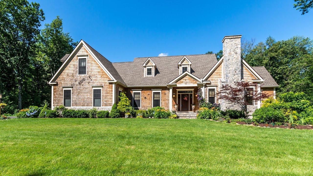 17 East Woodhaven Drive, Avon CT