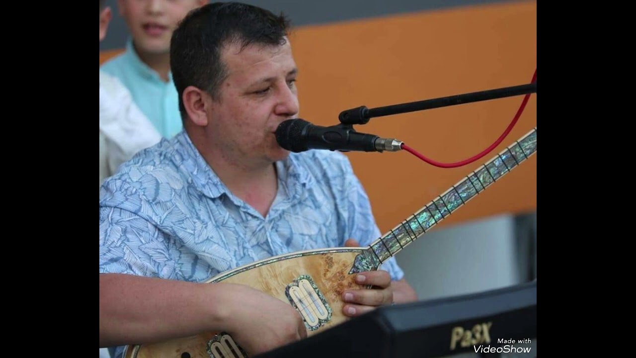 Evleri var üst başta, kayalca