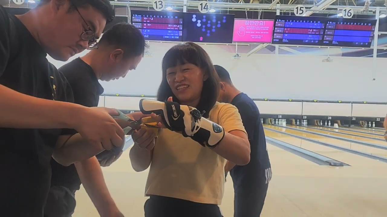 킹핀 제5회 수원시 체육회장배 생활체육볼링대회가 22일에 있어서 중등KBA42 오일패턴으로 연습하러 갔습니다. 3회 연습중 첫날~  볼링매니아 Happy BC 회원모집합니다.