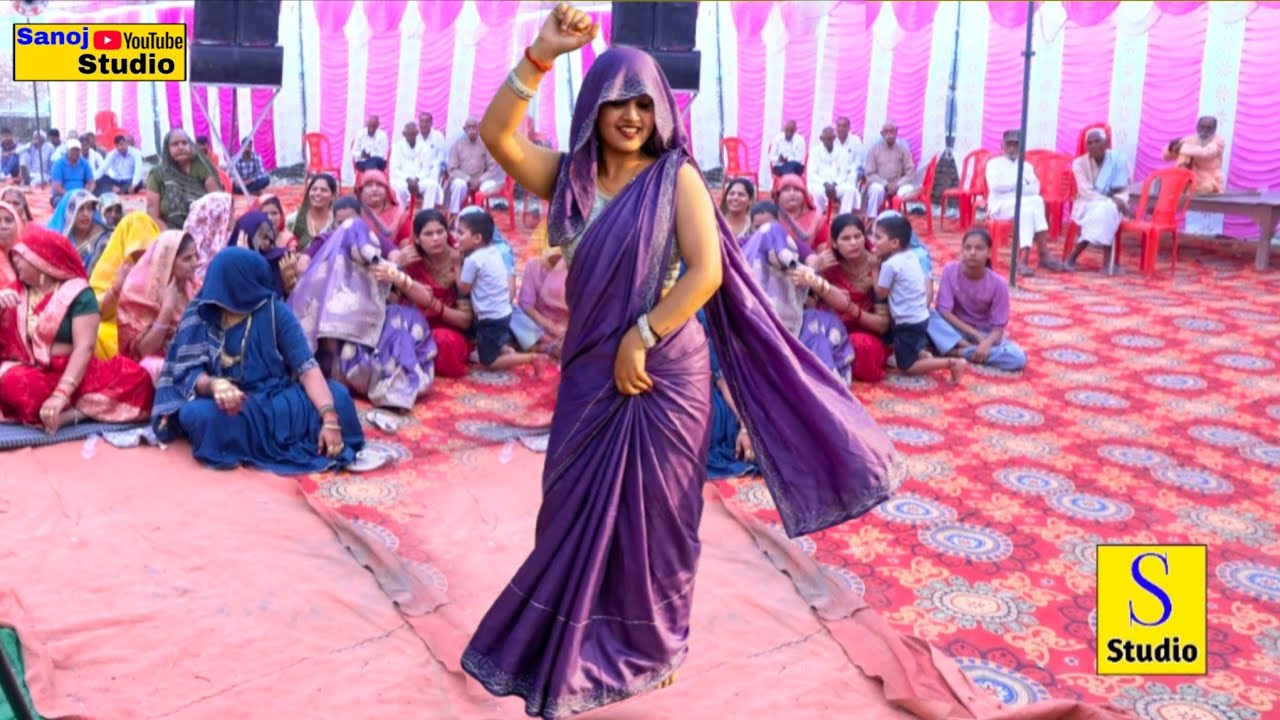 एटा में लेखपाल की लडकी ने अपने जिले किया जबरजस्त डांस