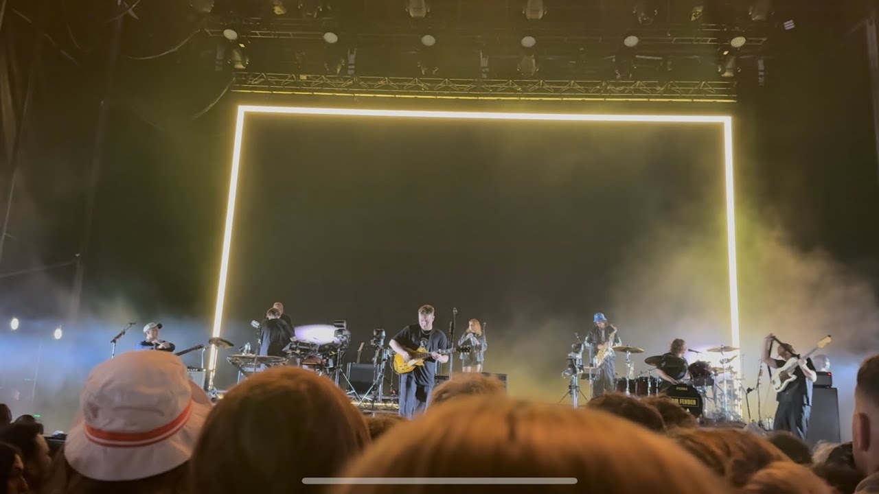 Sam Fender (Live), ‘Arm’s Length’, The Showring (Moore Park, Sydney, on November 21, 2025)