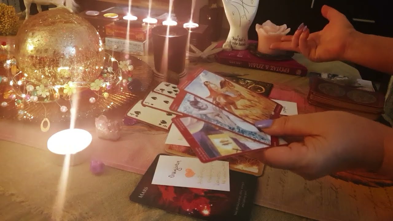 #wheeloffortunetarot #ποιός είναι ερωτευμένος-η μαζί σου; #pickacard 🤩💘🙊