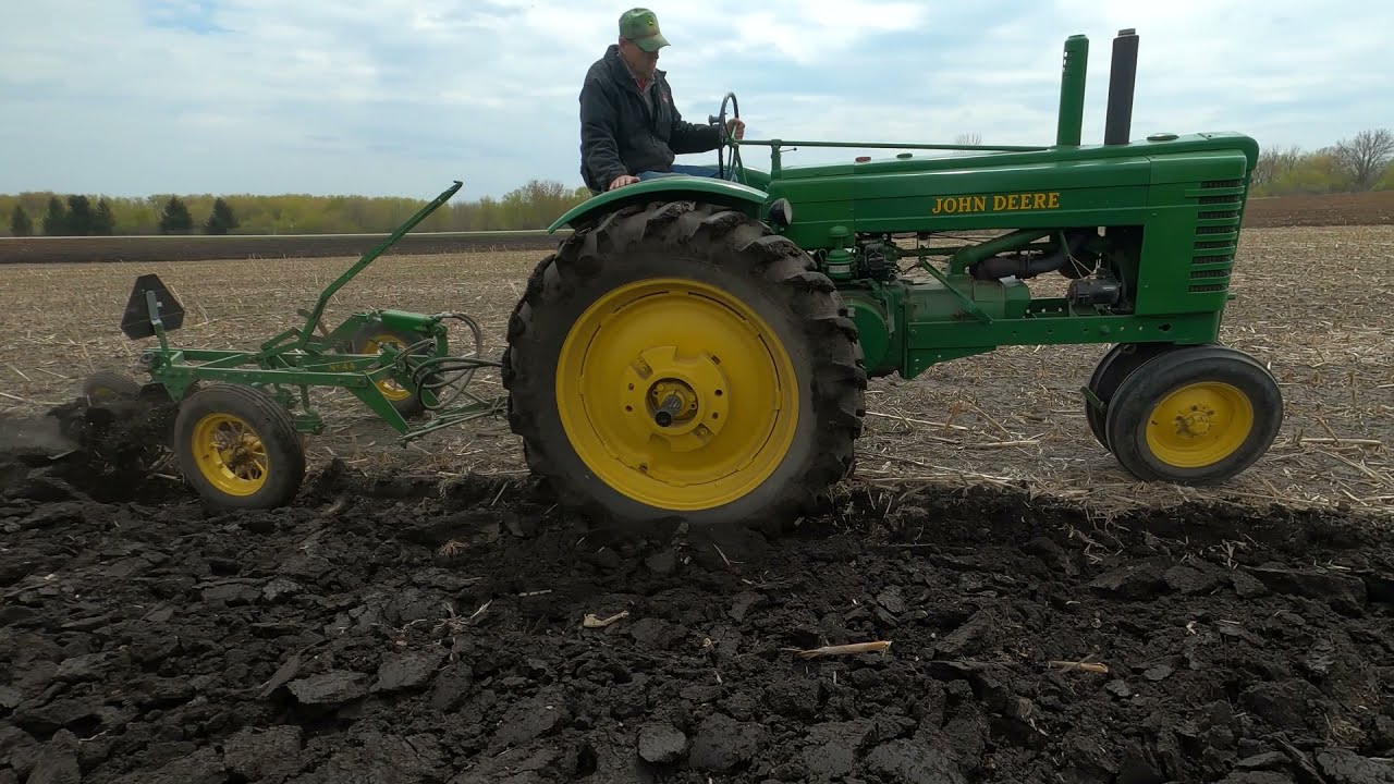 Antique John Deere plow day