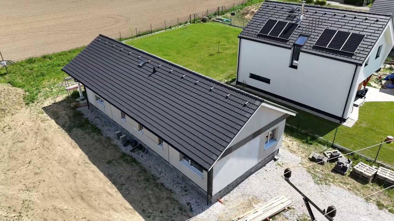 Právé stavíme: Dokončení střechy / Bungalov 4+kk (Lubina, Koprivnice) / www.pravestavime.cz
