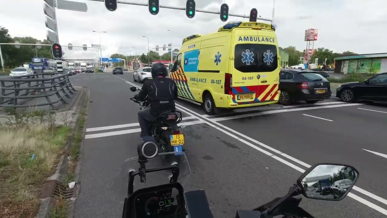 Motorrijles verkeersdeelname: Wat communiceer jij naar de medeweggebruikers? WEES DUIDELIJK!
