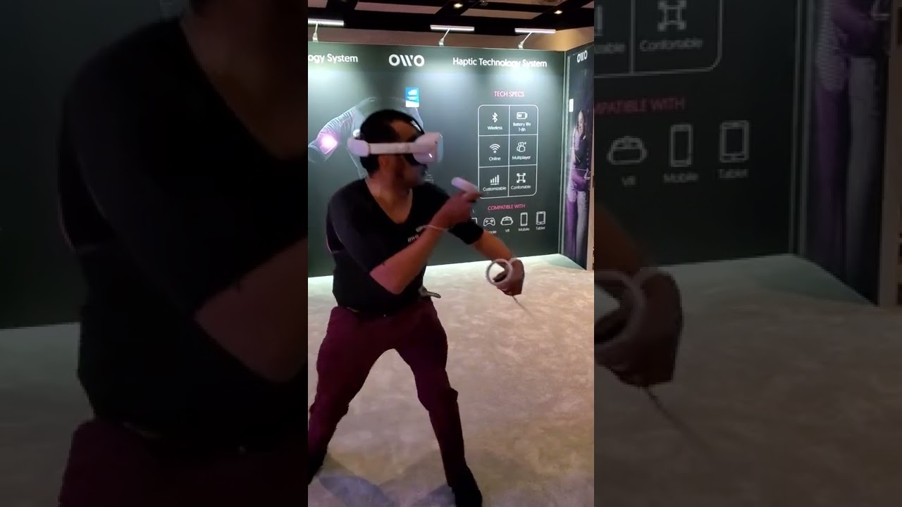 Samurai-Lawyer Tries the Owo Haptic Vest at AWE