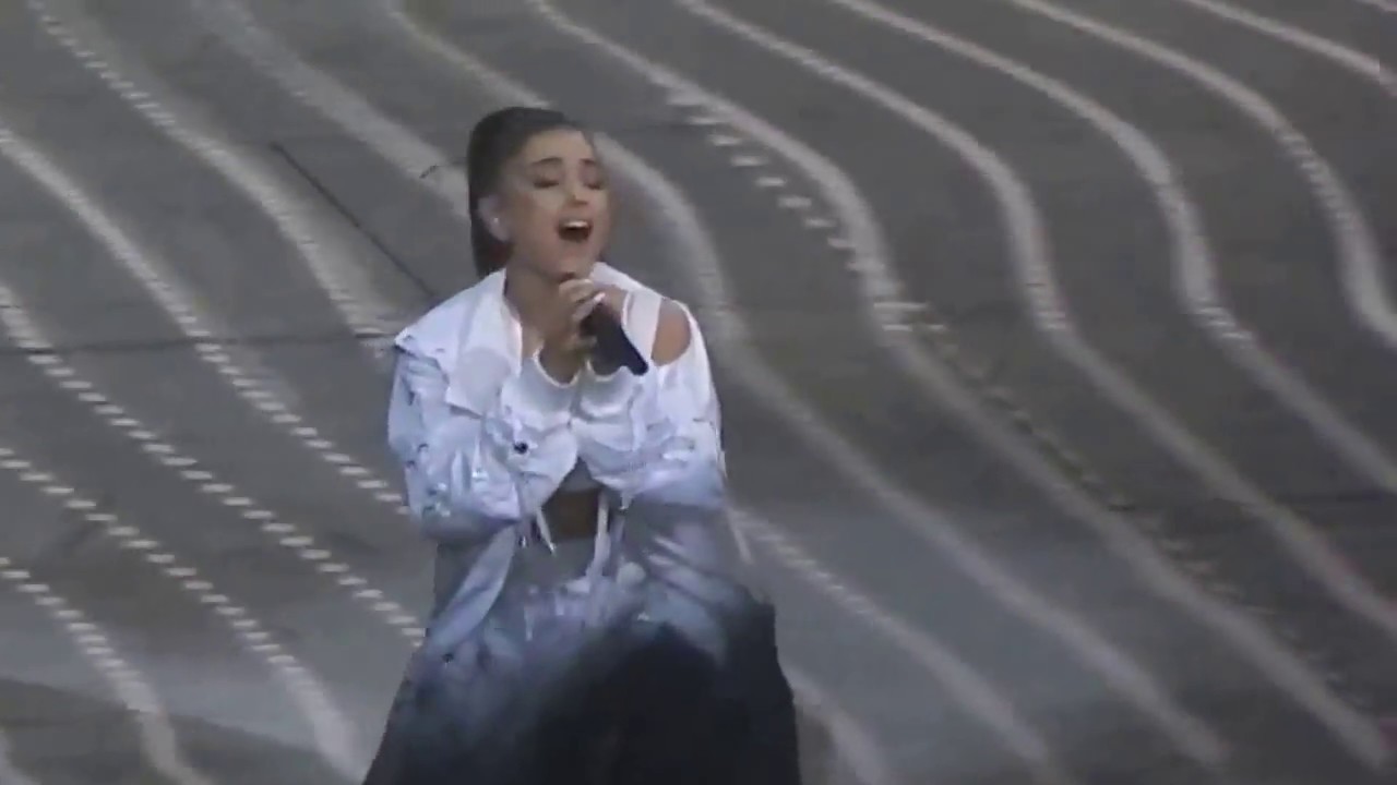 Ariana Grande - Dangerous Woman Tour - Touch It (Las Vegas)