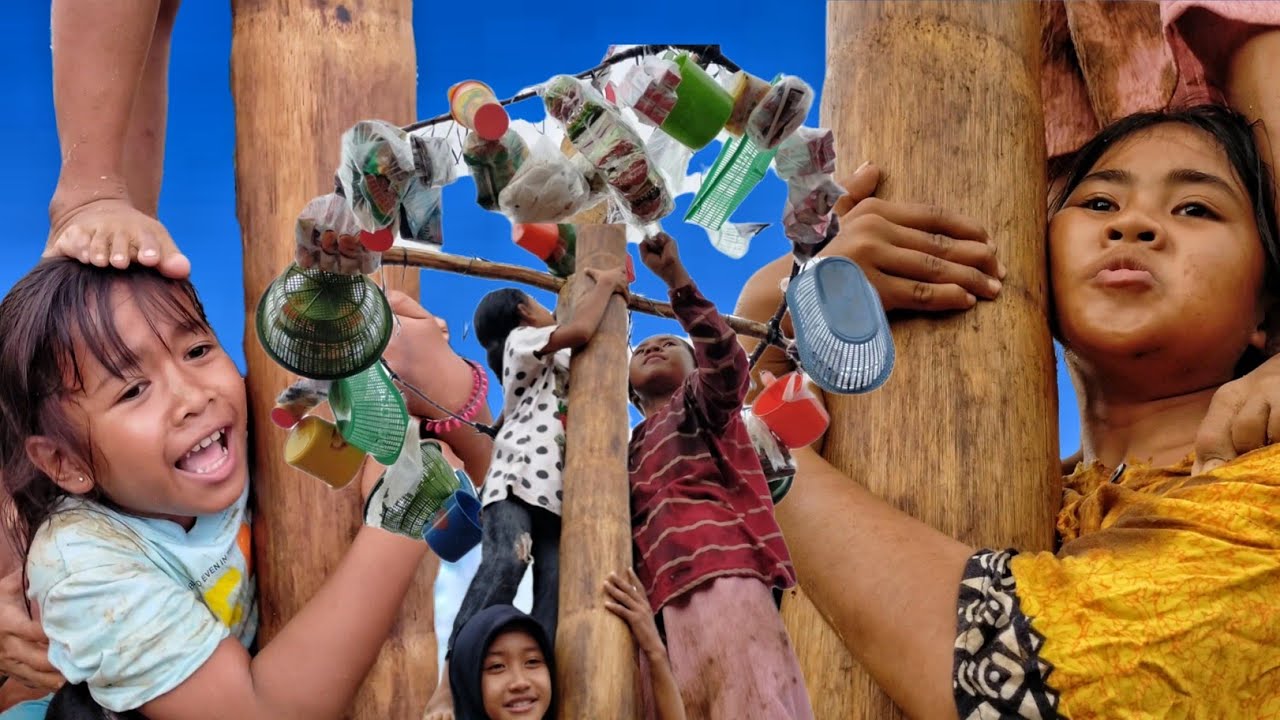 Lomba Panjat Pinang Anak Perempuan 77 Kemerdekaan Republik Indonesia
