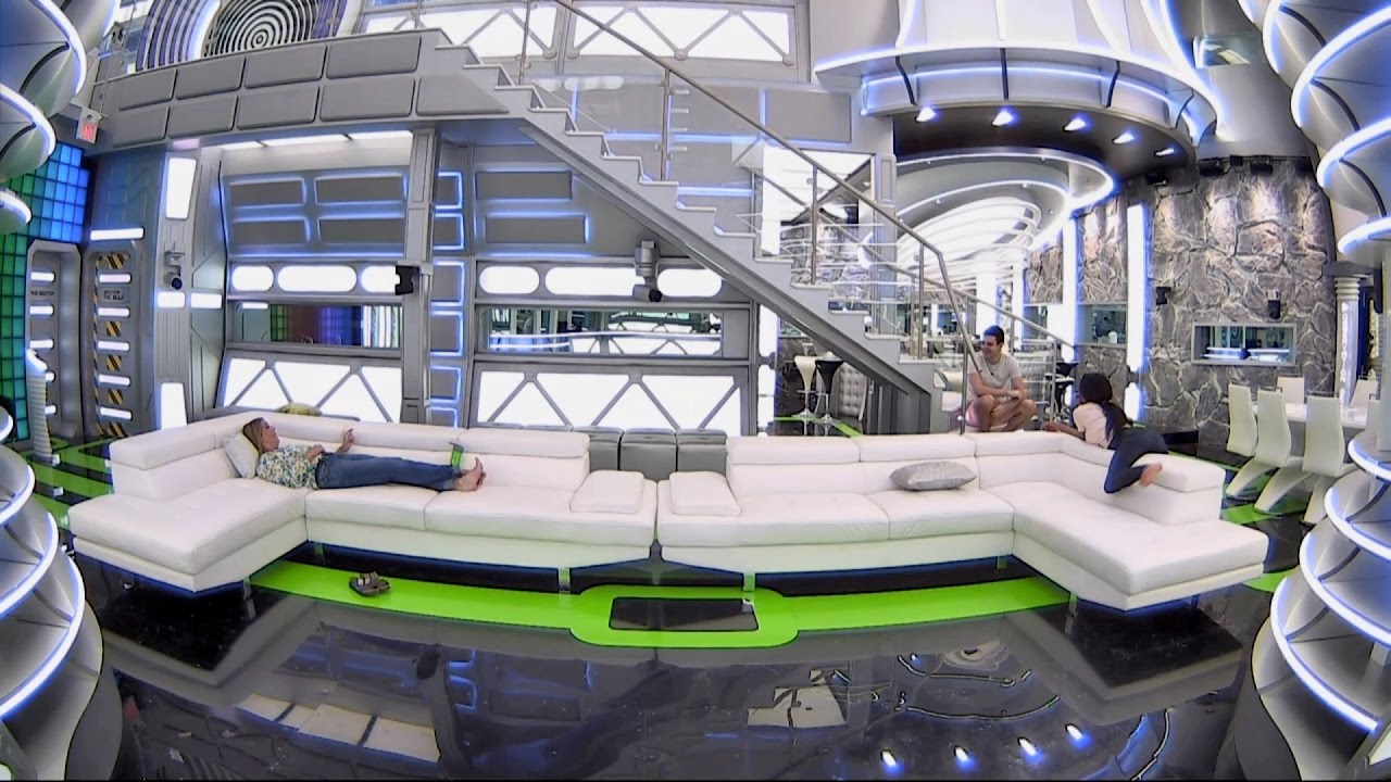 Day 64 - 05/13 3:39p - The HGs talk about first kisses. Kev repeats he really liked Will 4 times.