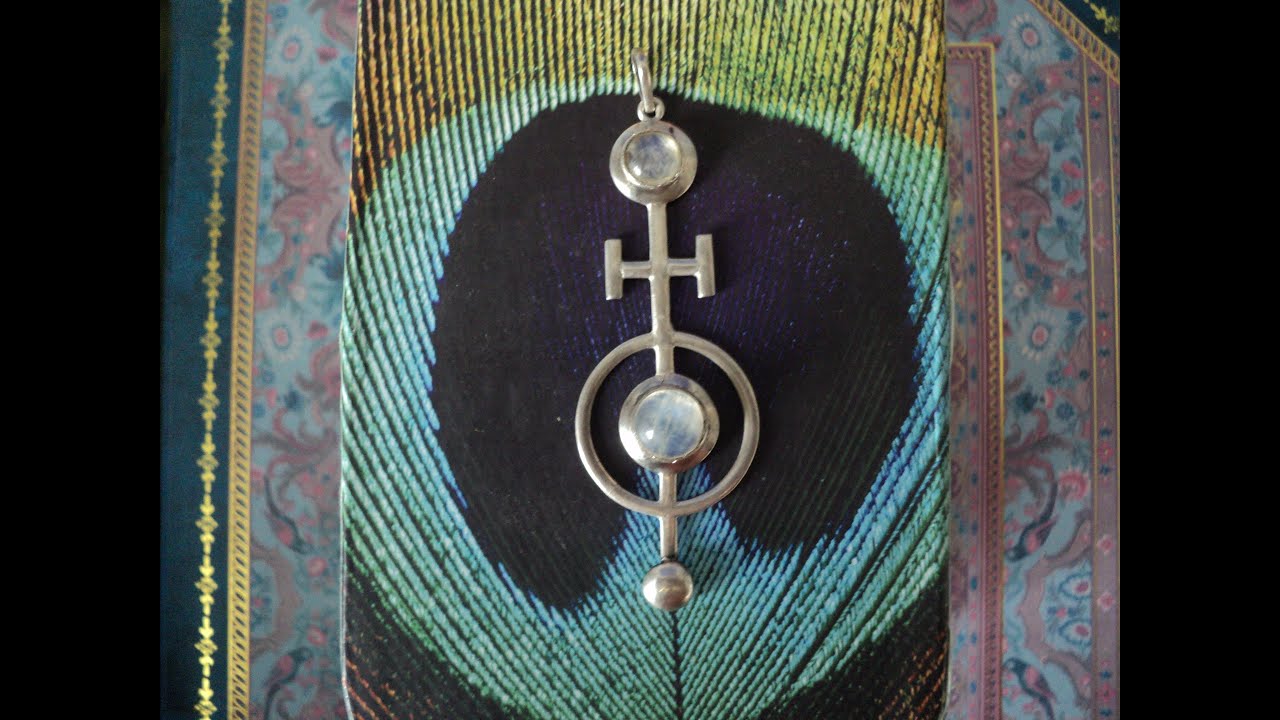 Amazing sounds recorded in a Crop Circle in England by pioneer scientist Colin Andrews!