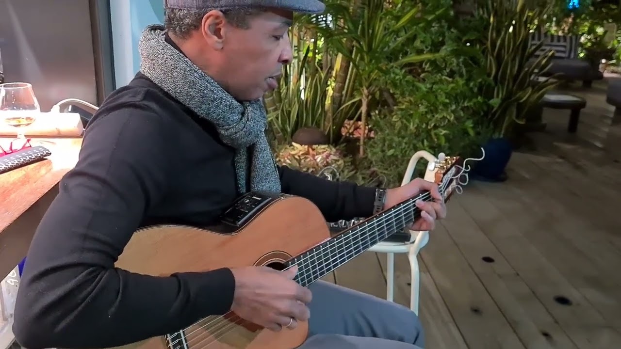 In The Air Tonight  (Phil Collins 1987) Naudo fingerstyle guitar