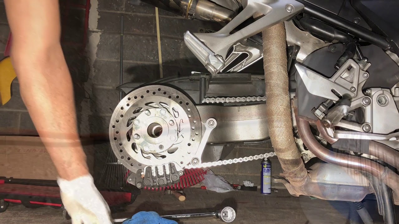 02-09 VFR800 Rear Axle Hub Removal
