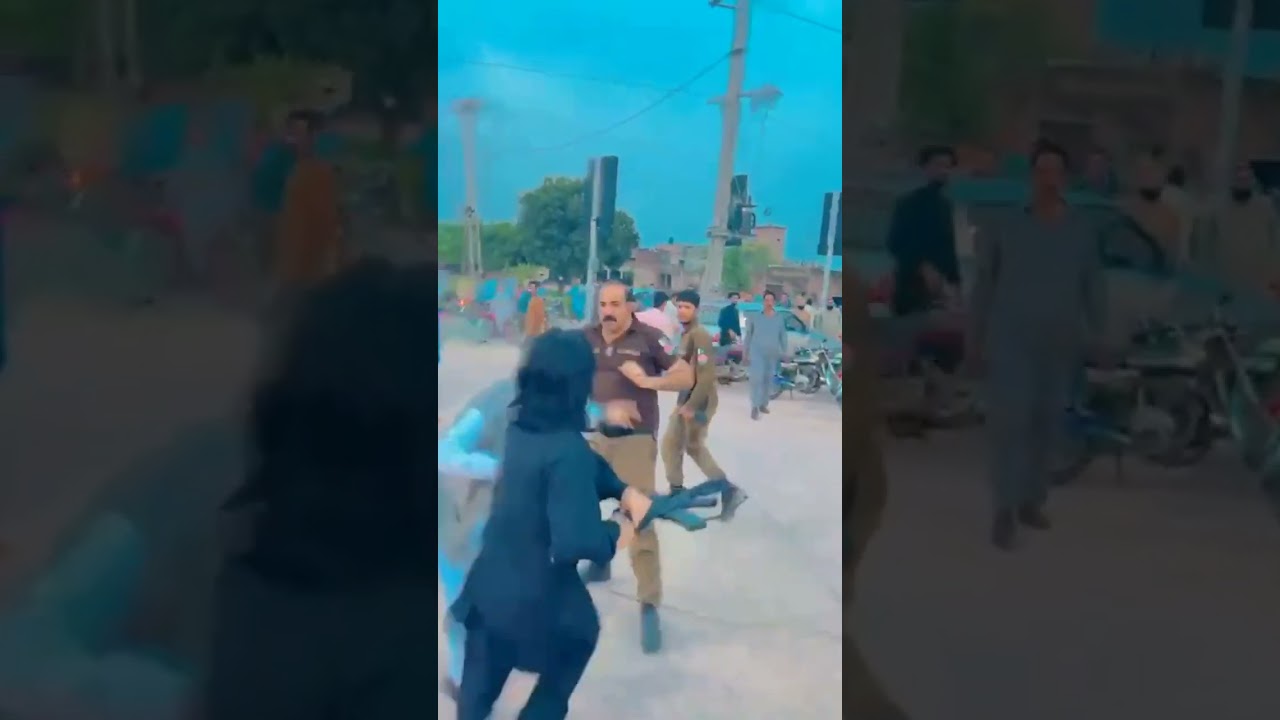 Local Civilian Vs Punjab Police Pakistan Fight On an Argument #viral #fight #punjabpolice #shorts
