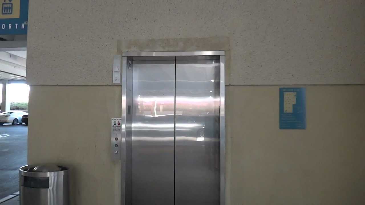 Mitsubishi Hydraulic North Elevator - Topanga PG at Westfield Topanga - Canoga Park, CA